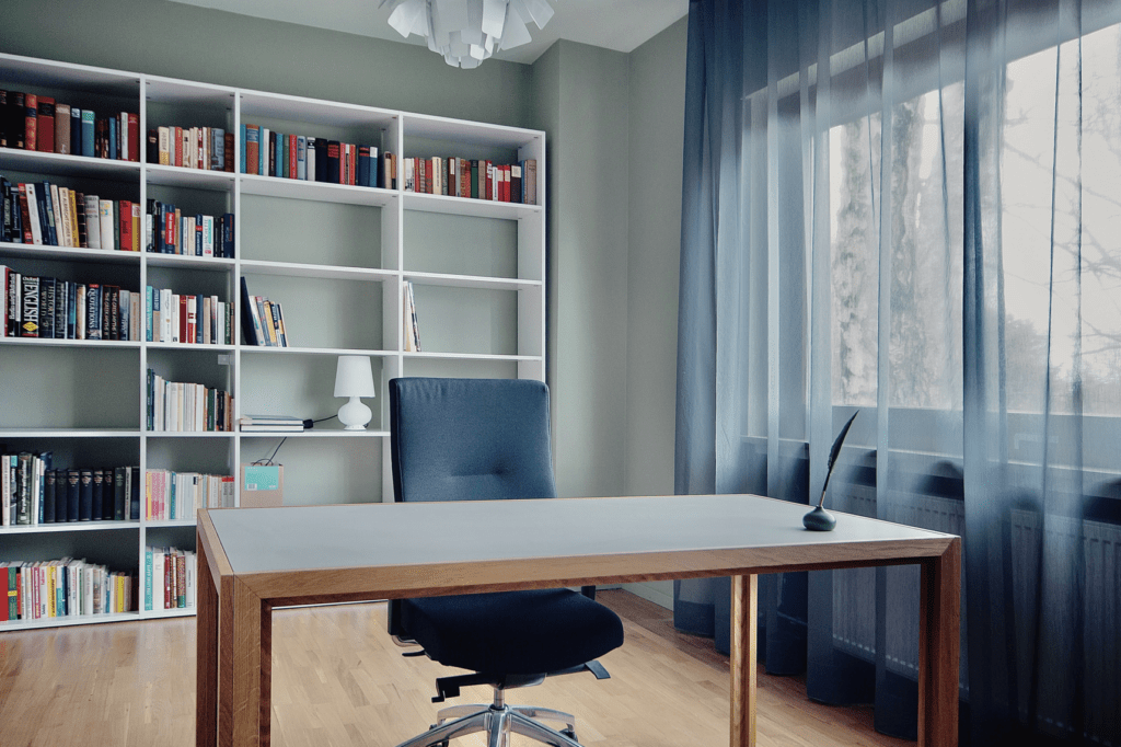 Home Office Innenarchitektur Frankfurt mit alvari Schreibtisch